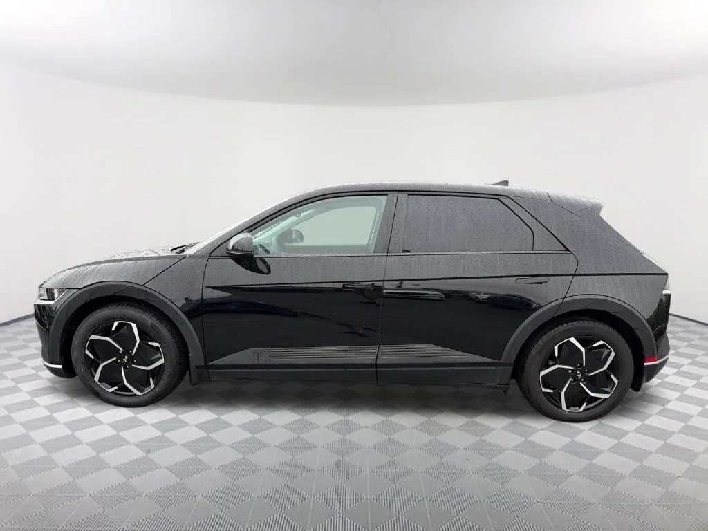 Used 2024 Black Hyundai SEL image 8