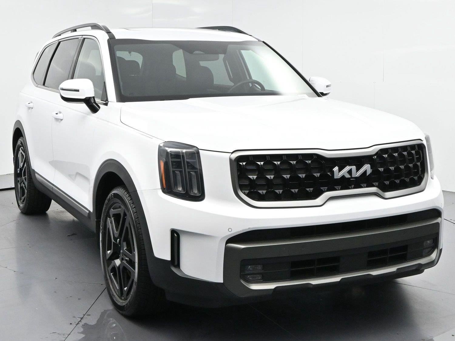 Used 2023 Glacial White Pearl Kia SX X-Line image 2