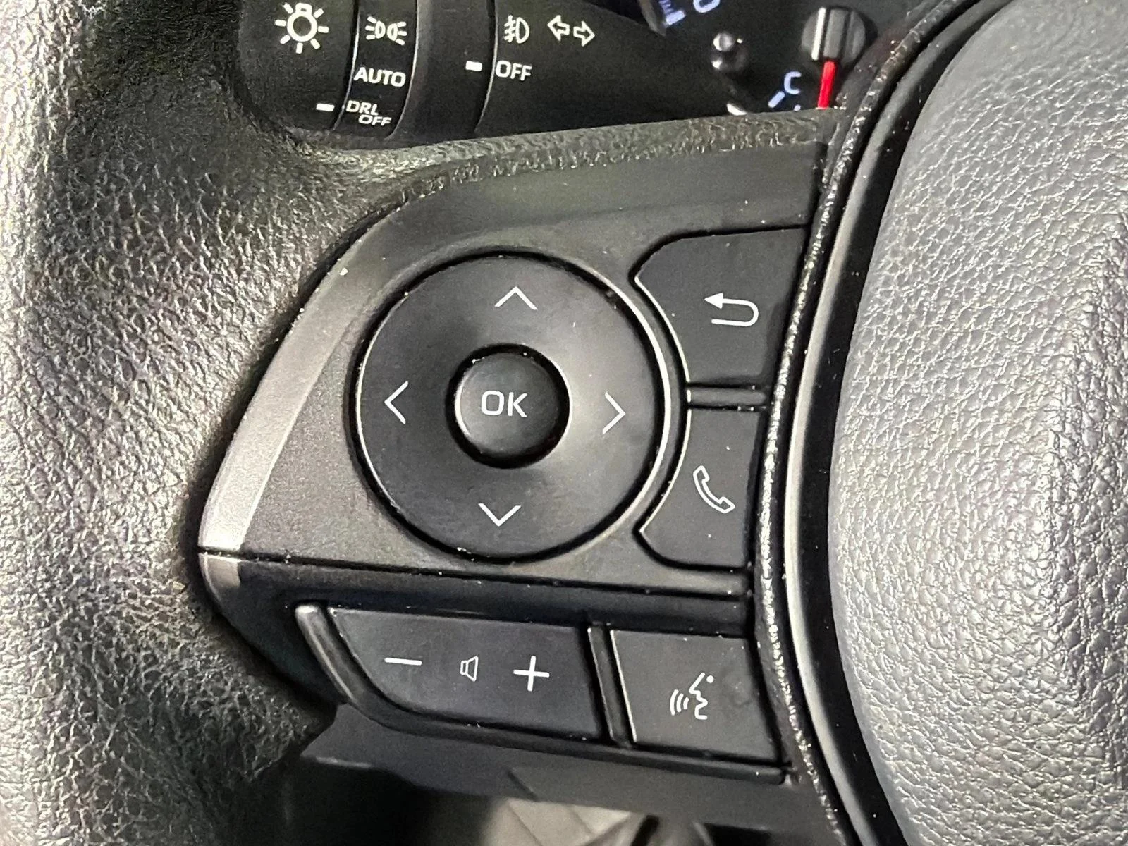 Used 2020 White Toyota XLE image 26