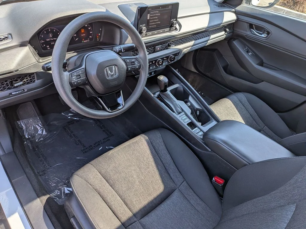 Used 2023 White Honda EX image 10