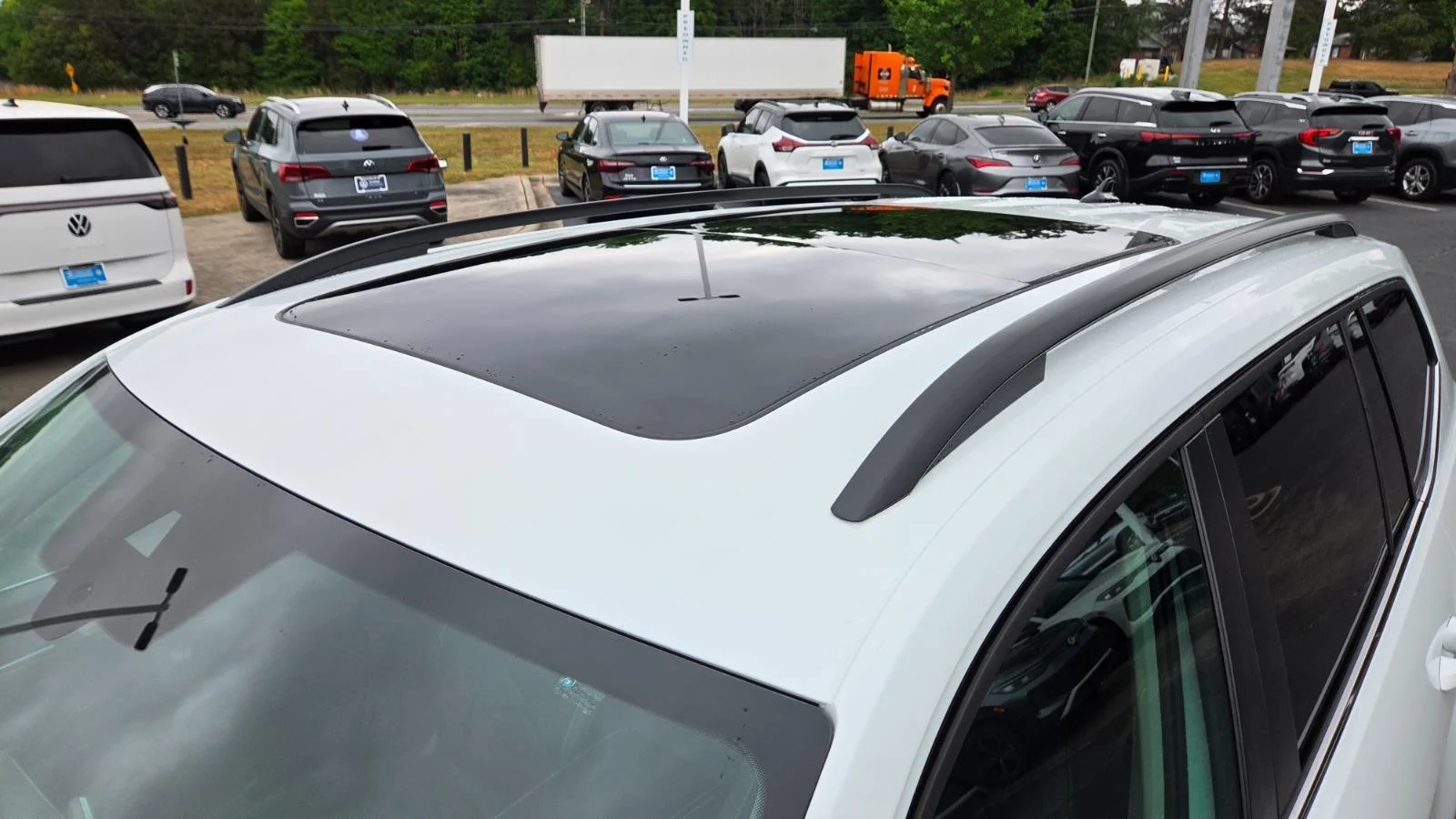 New 2026 Opal White Pearl Volkswagen 2.0T SE w/Technology image 10