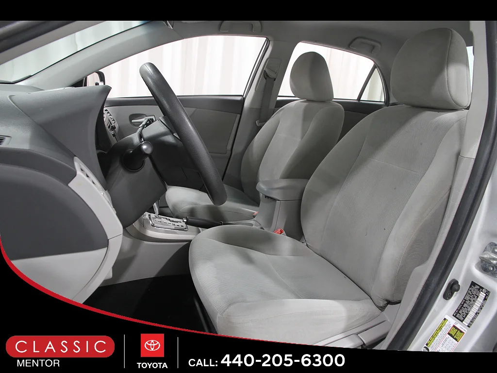 Used 2013 Classic Silver Metallic Toyota LE image 5