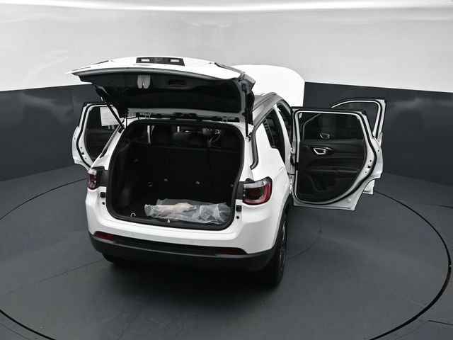 New 2026 Bright White Clear-Coat Exterior Paint Jeep Limited image 29