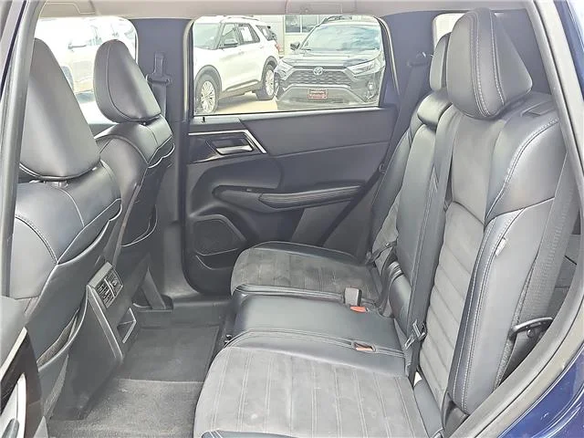 Used 2023 Cosmic Blue Metallic Mitsubishi SE Special Edition image 9