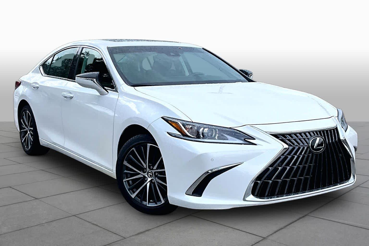 Used 2025 Eminent White Pearl Lexus  image 3