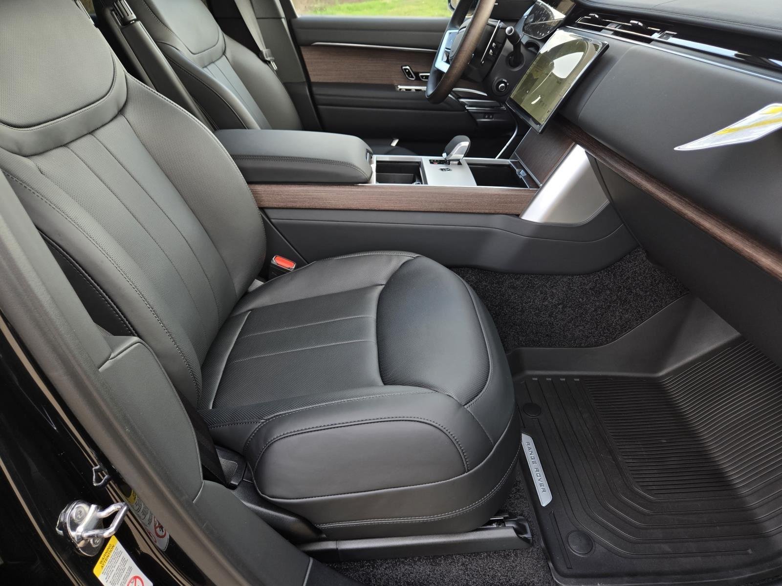 New 2026 Santorini Black Land Rover SE image 27