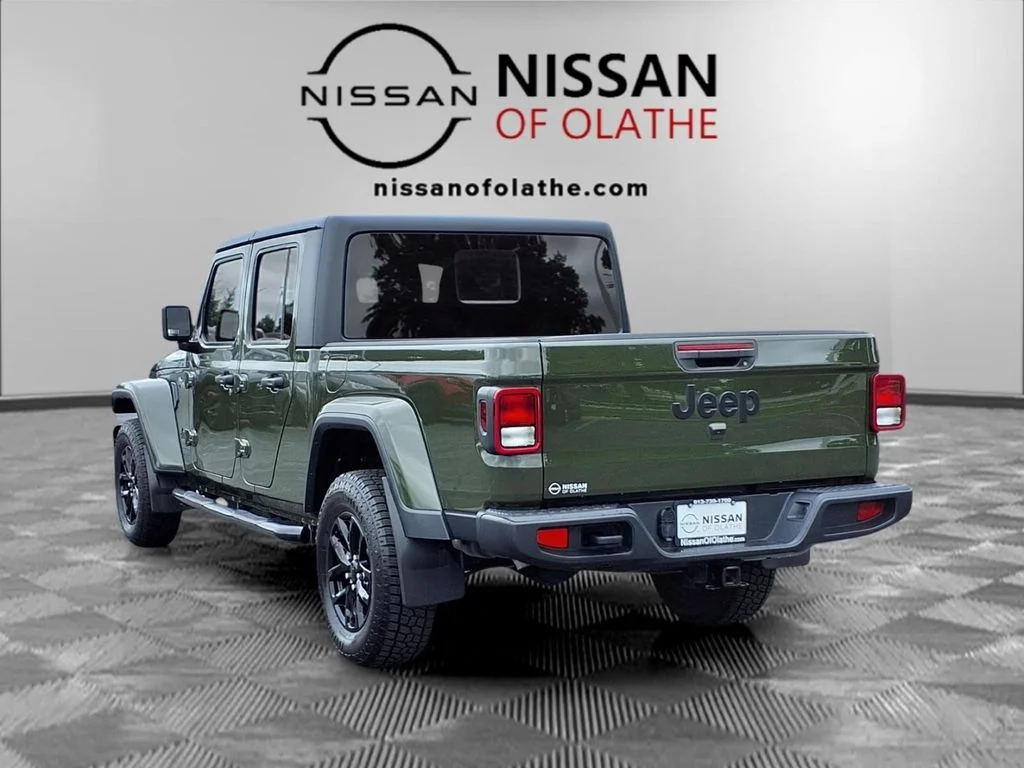 Used 2022 Green Jeep Sport image 3