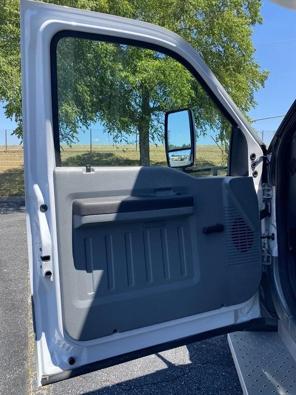 Used 2014 White Ford Handicap Accesible image 10