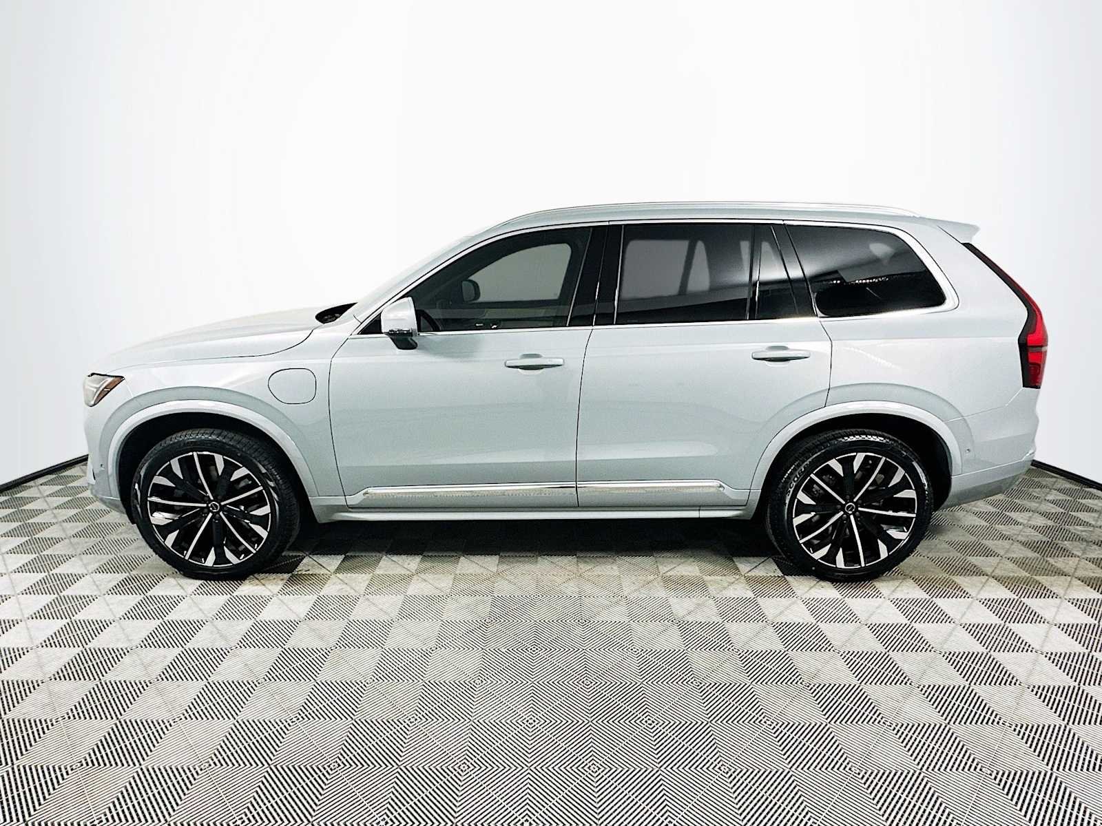 New 2026 Vapour Grey Volvo Plus image 4