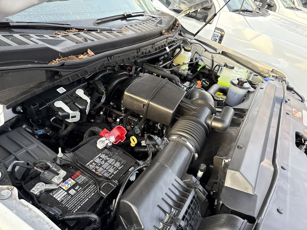 New 2025 Oxford White Ford F-350® XL image 21