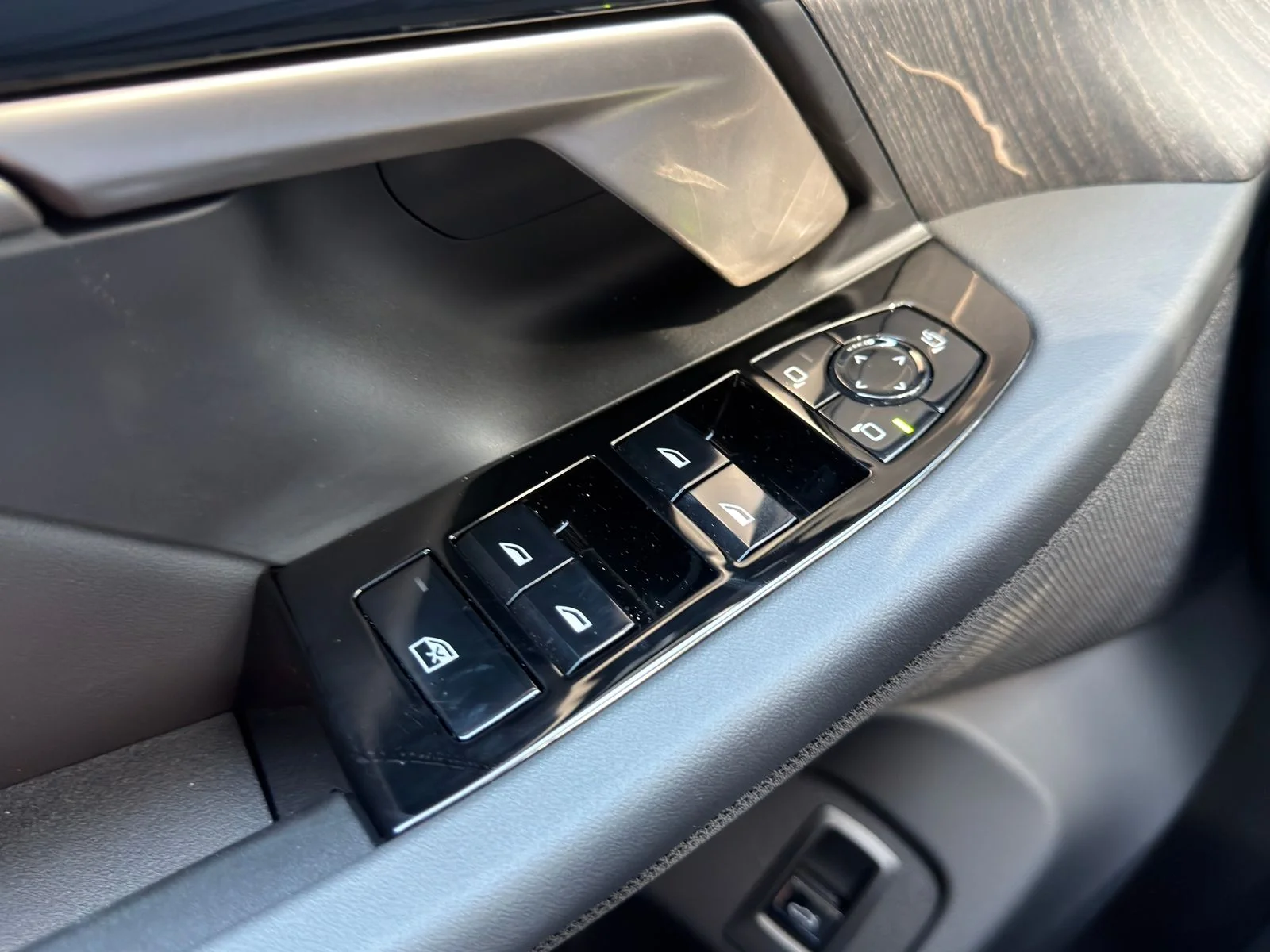 New 2026 Oxide Grey Metallic BMW 530i xDrive image 21