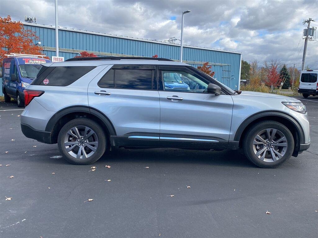 Used 2025 Iconic Silver Ford Active image 12
