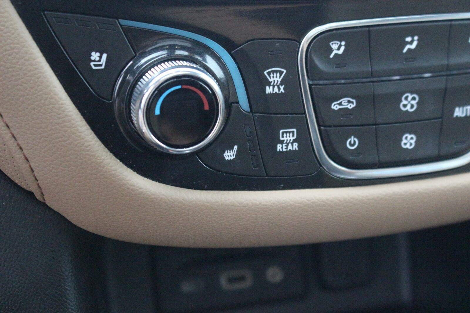 Used 2023 Iridescent Pearl Tricoat Chevrolet Premier image 29