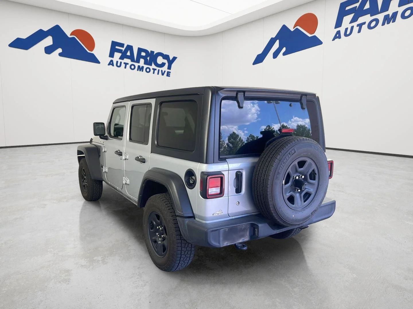 Used 2022 Silver Zynith Clearcoat Jeep Unlimited Sport image 9