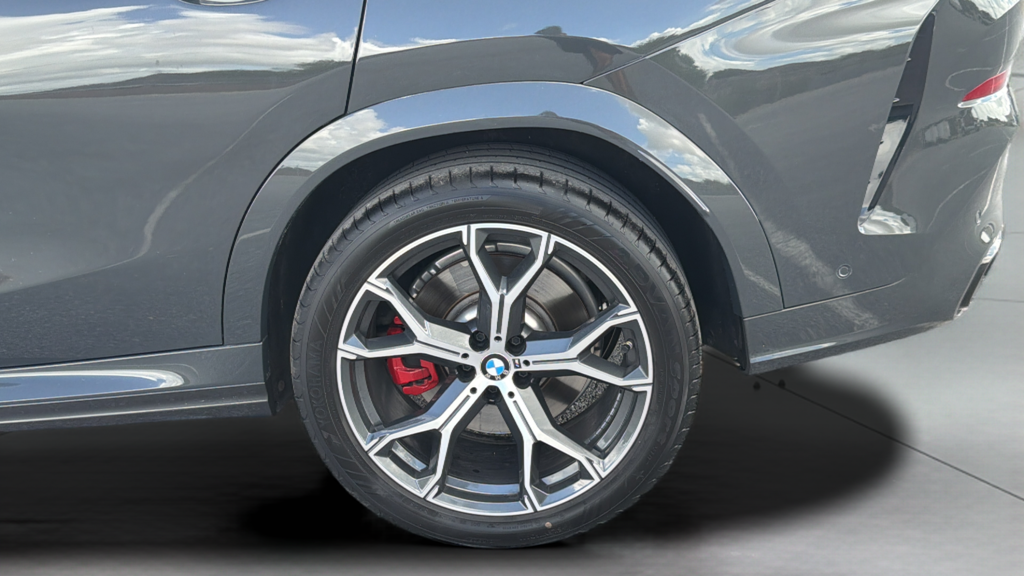 Used 2025 Gray BMW M60i image 17