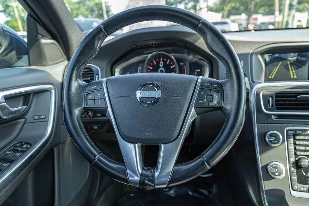 Used 2015 Blue Volvo T5 Premier image 19