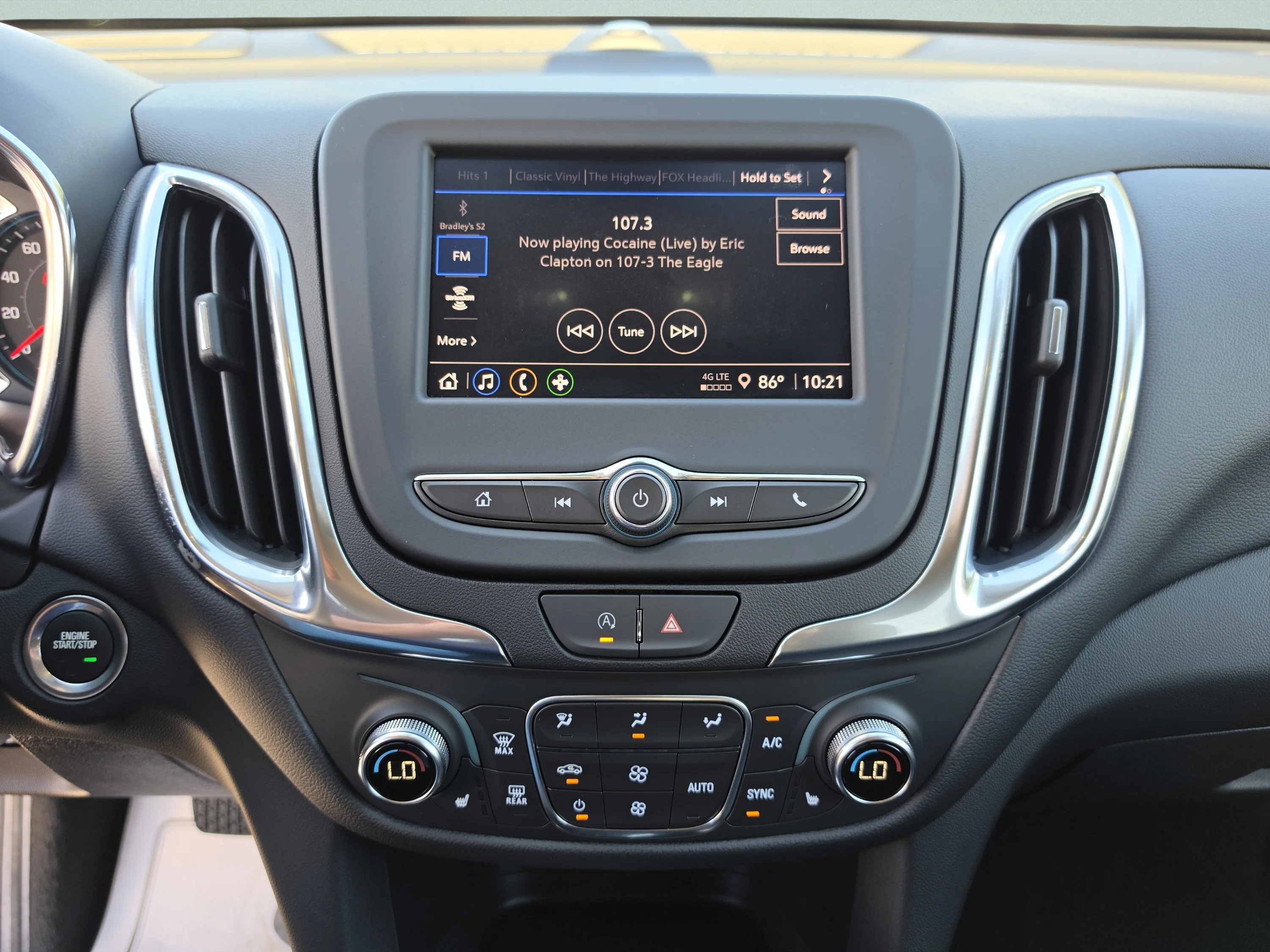 Used 2024 Summit White Chevrolet LT image 27