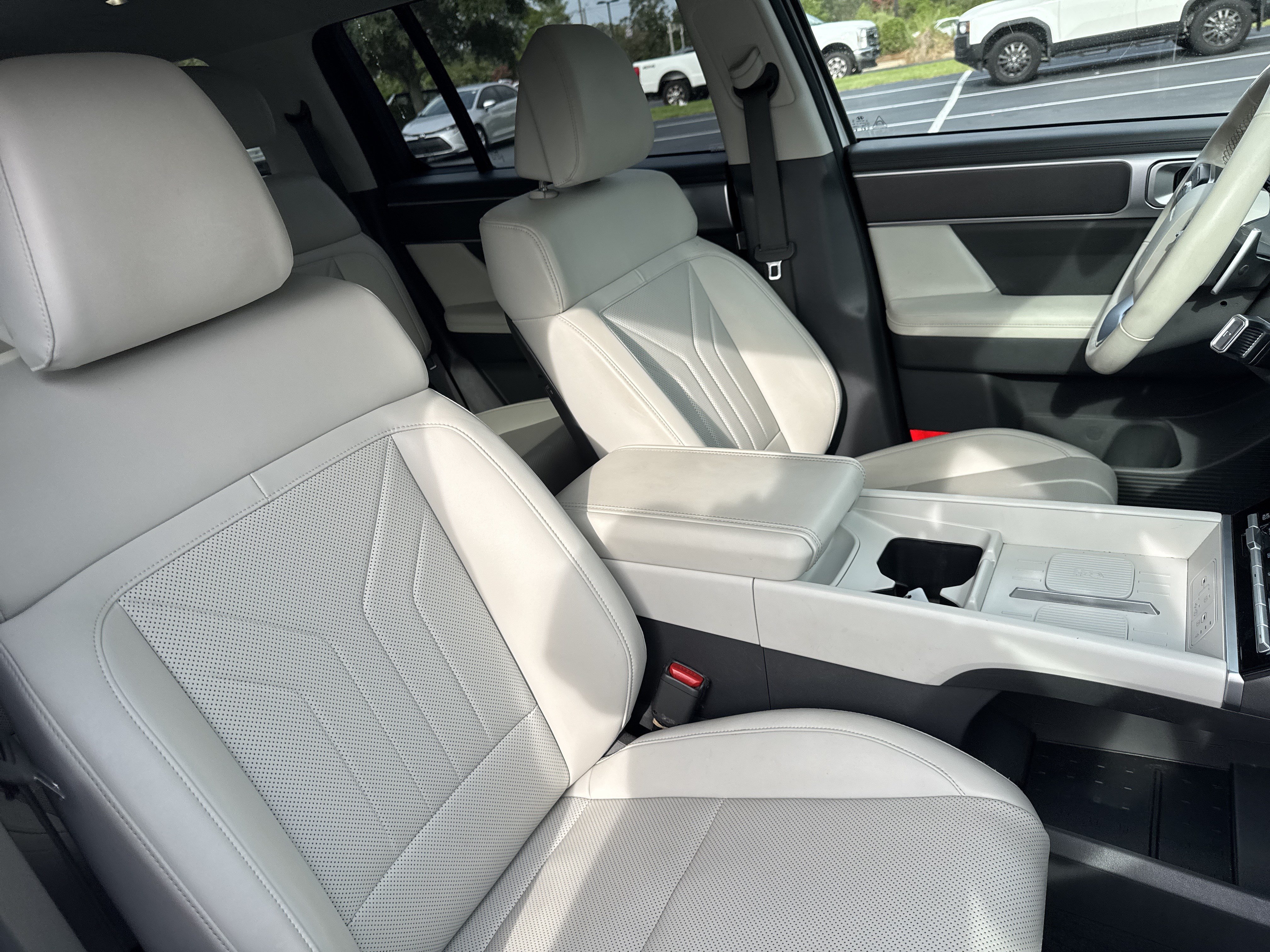 Used 2025 Serenity White Hyundai SEL image 34