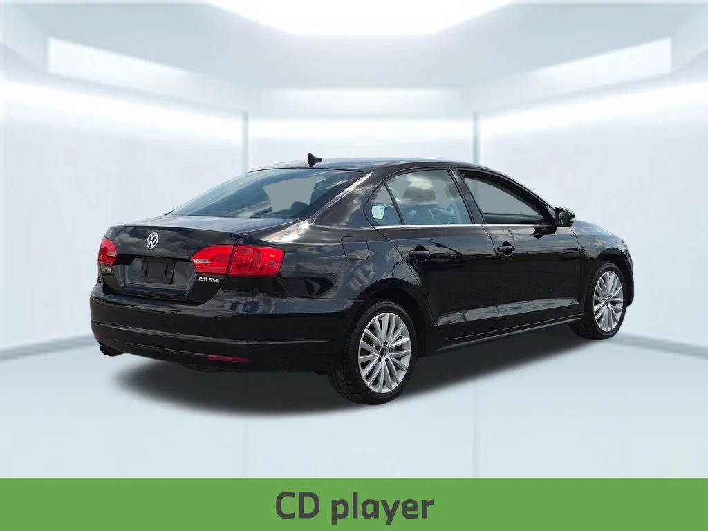 Used 2013 Black Volkswagen SEL image 6