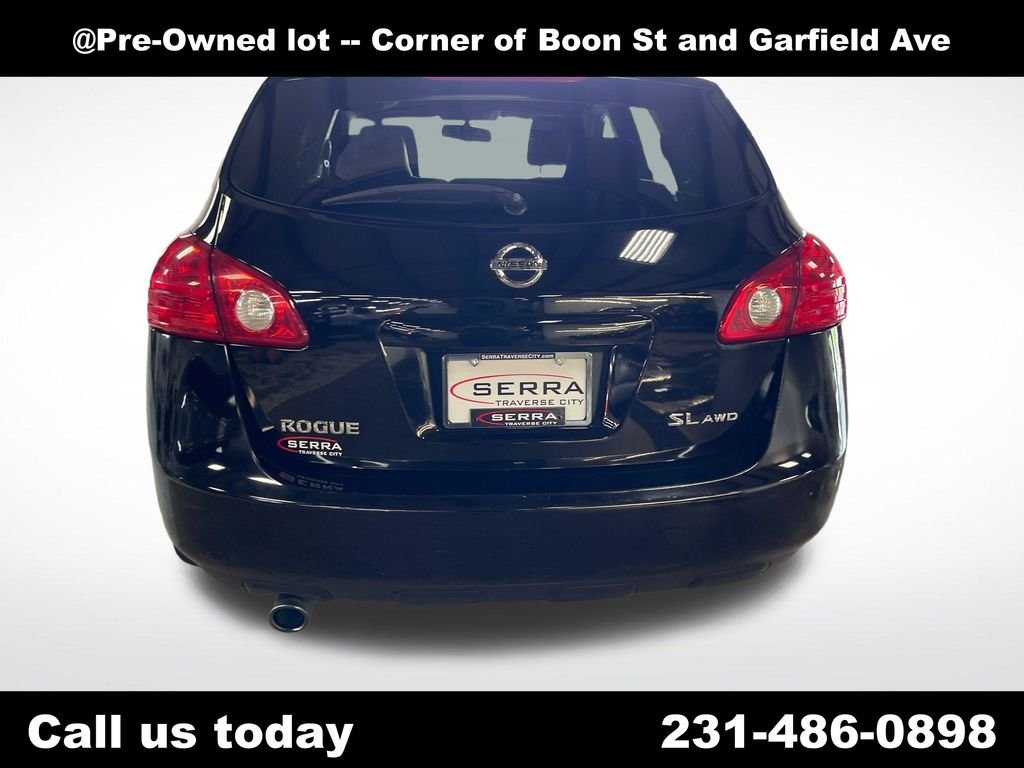 Used 2010 Black Nissan SL image 4