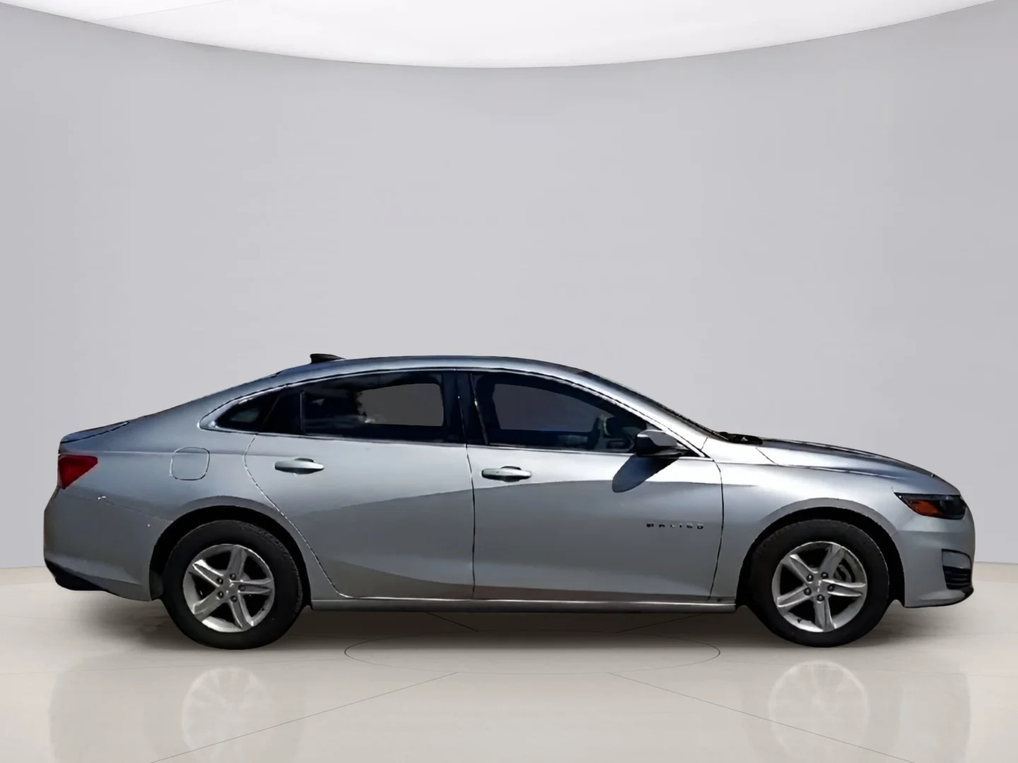 Used 2021 Silver Chevrolet LS image 4