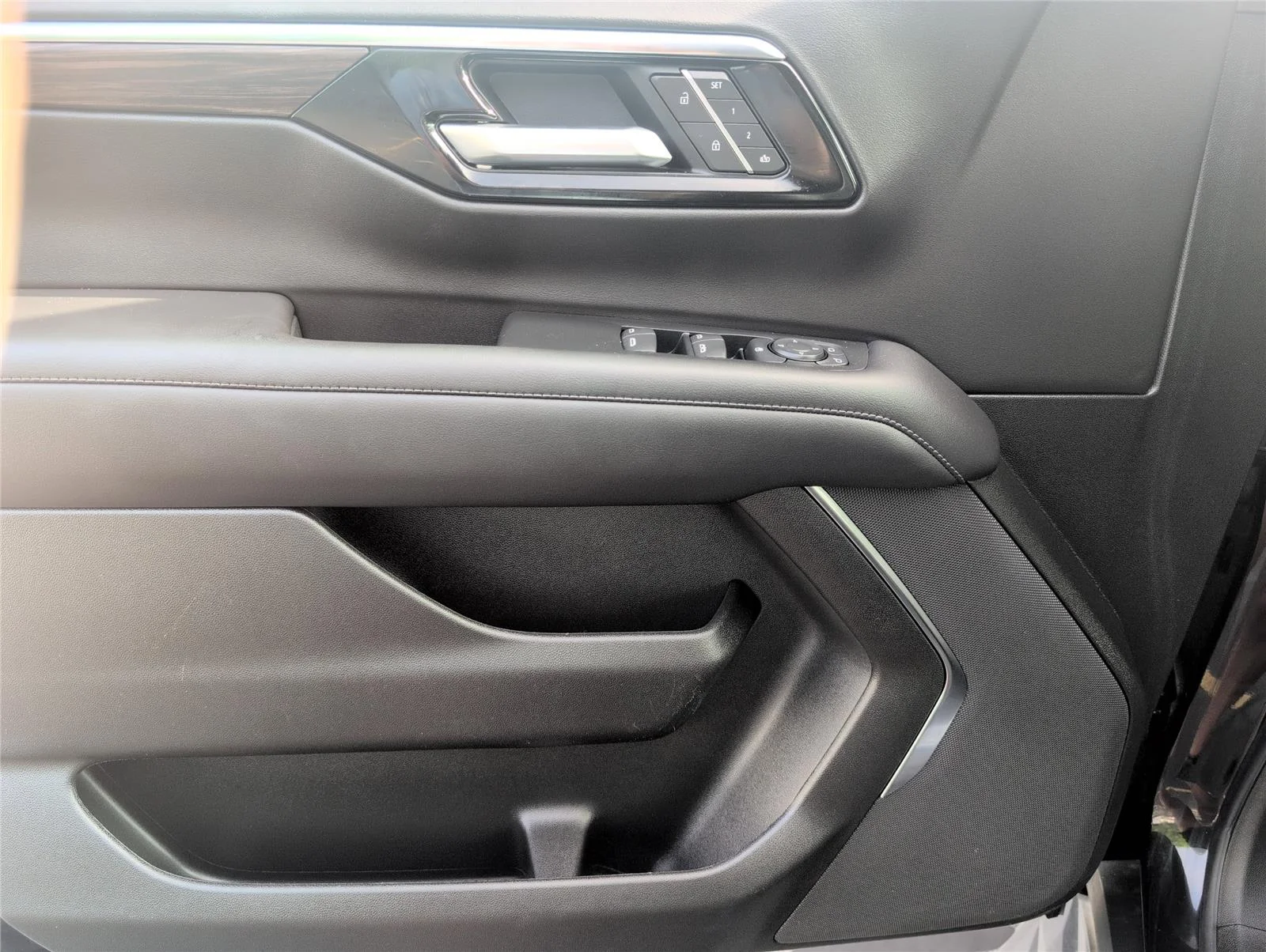 Used 2025 Black Chevrolet LT image 14