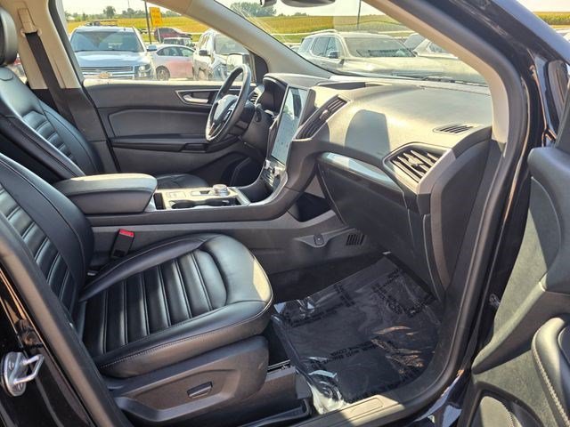 Used 2024 Agate Black Metallic Ford SEL image 15
