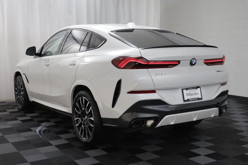 New 2027 MINERAL WHITE BMW xDrive40i image 15