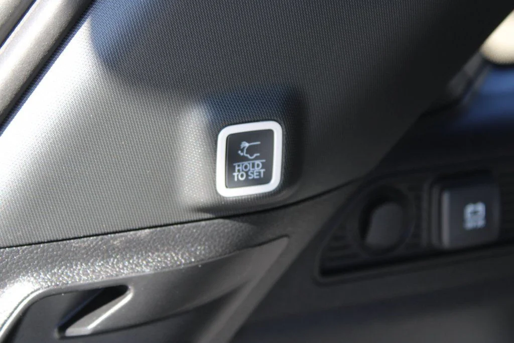 New 2026 Baltic Gray Metallic Clear-Coat Exterior Paint Jeep Laredo image 33