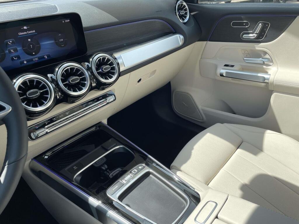 New 2026 Cirrus Silver Metallic Mercedes-Benz GLB 250 image 31