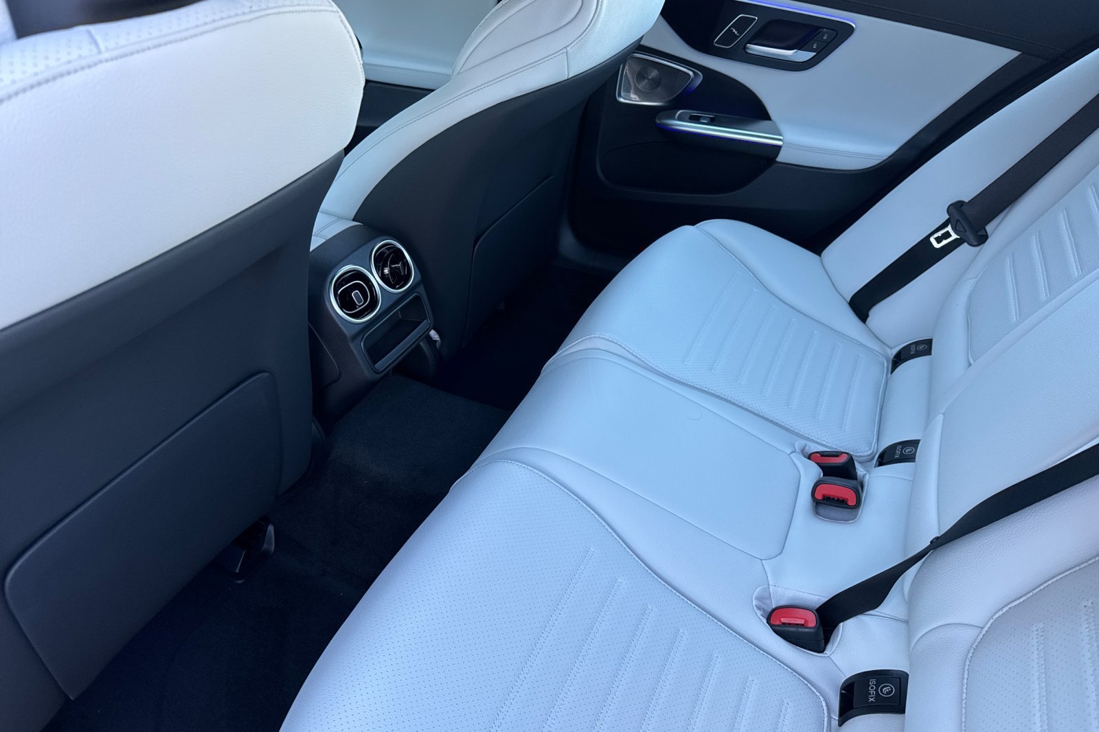 New 2026 MANUFAKTUR Alpine Grey Mercedes-Benz C 300 image 11