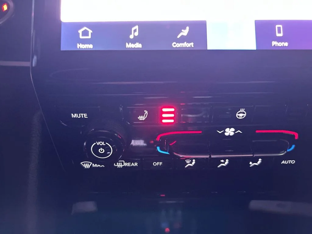 Used 2025 Velvet Jeep Limited image 32