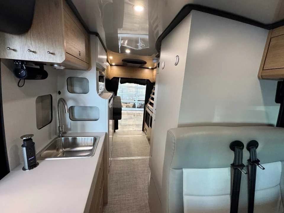 New 2026 GRANITE CRYSTAL METALLIC AIRSTREAM  image 18