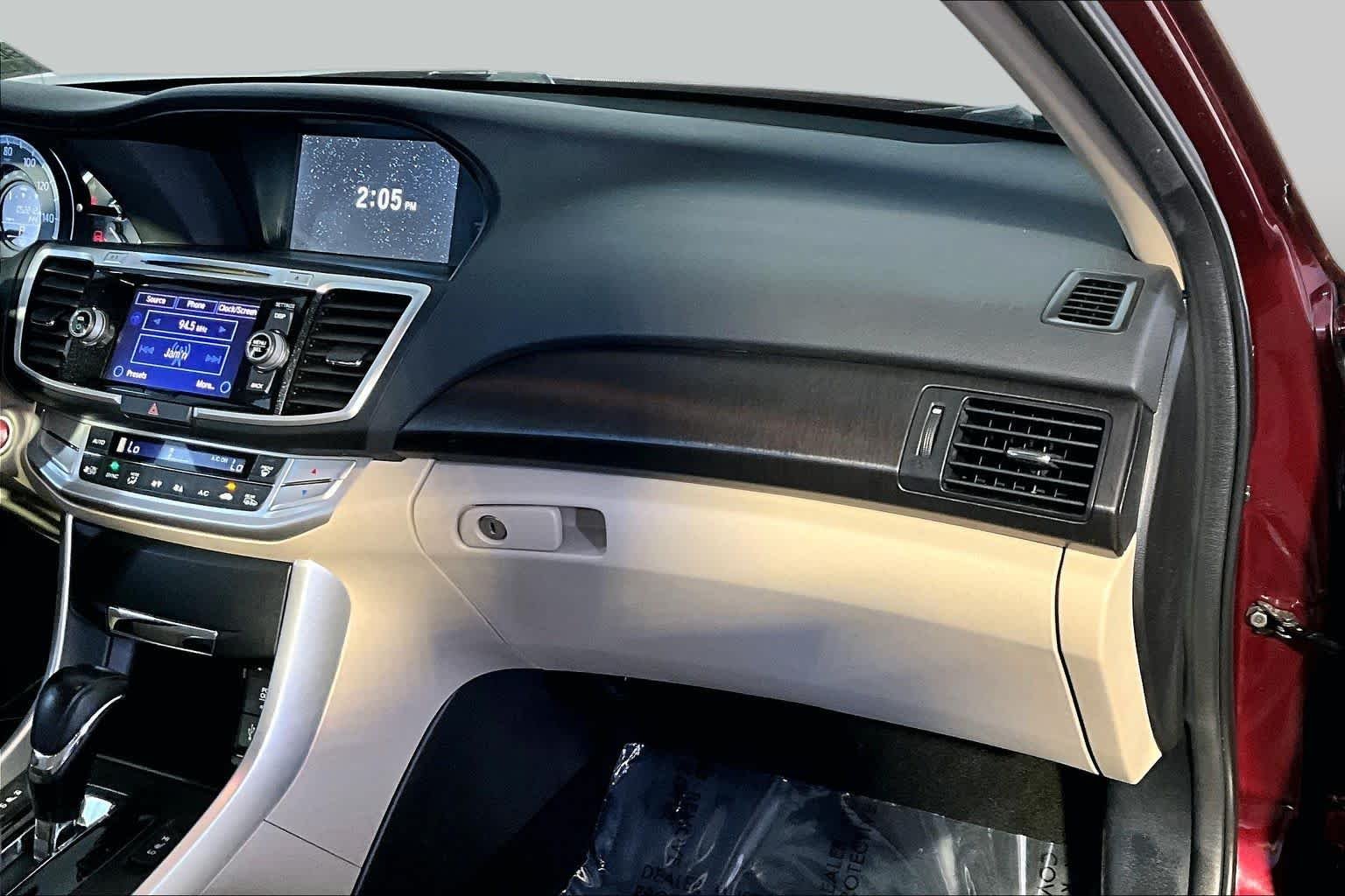 Used 2014 Alabaster Silver Metallic Honda EX-L image 19