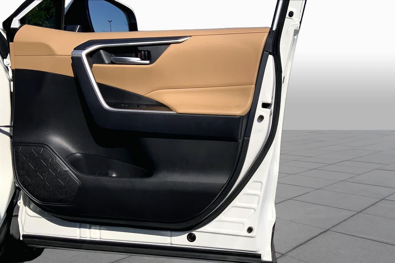 Used 2024 Ice Cap Toyota XLE image 22