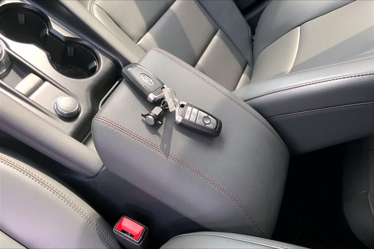 Used 2025 Vapor Blue Ford Active image 15
