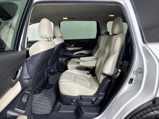 Used 2019 Crystal White Pearl Subaru Limited image 12