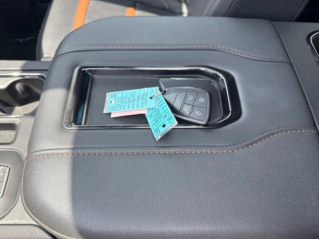 Used 2022 White GMC AT4 image 43