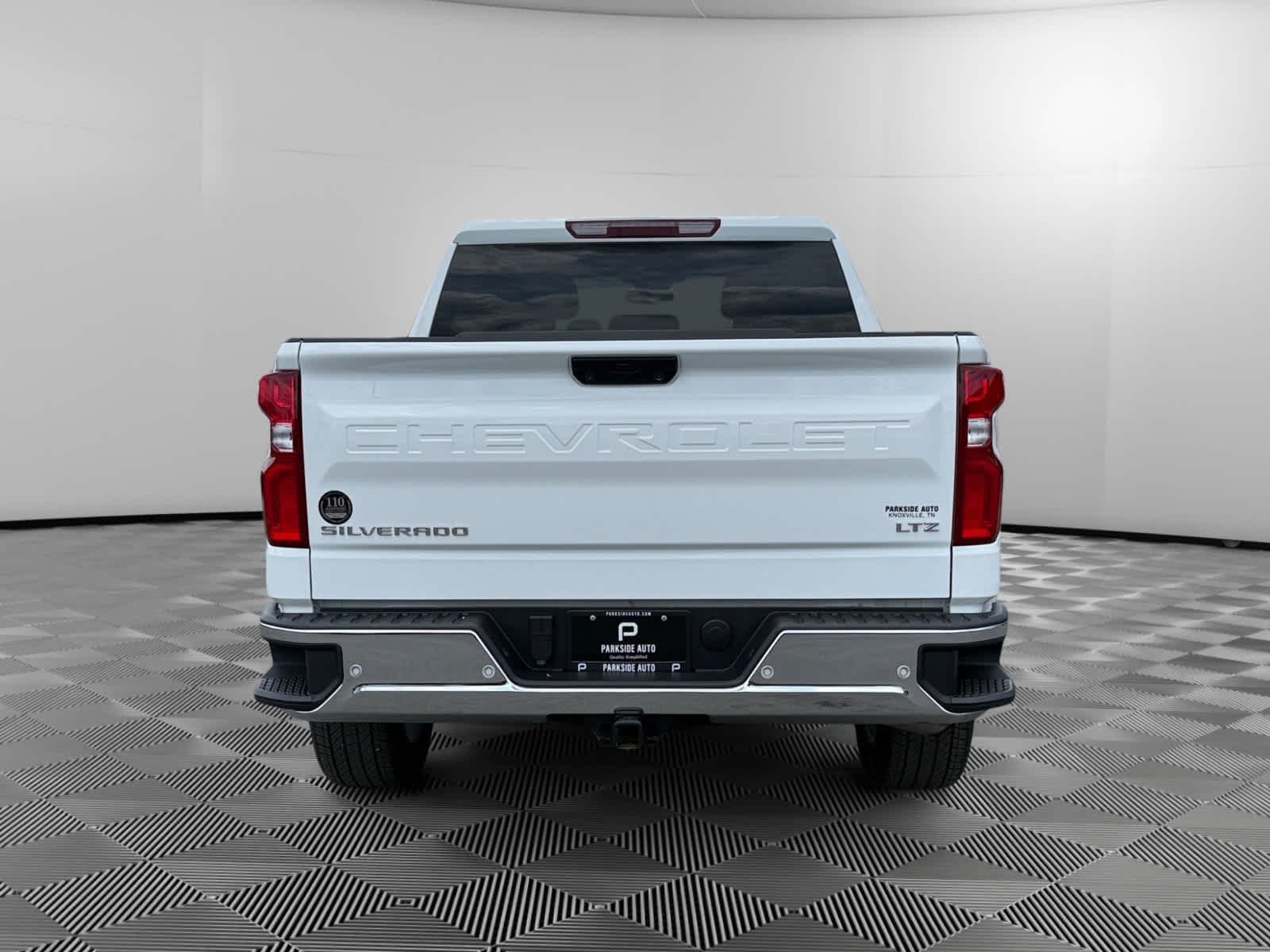 Used 2025 Summit White Chevrolet LTZ image 4