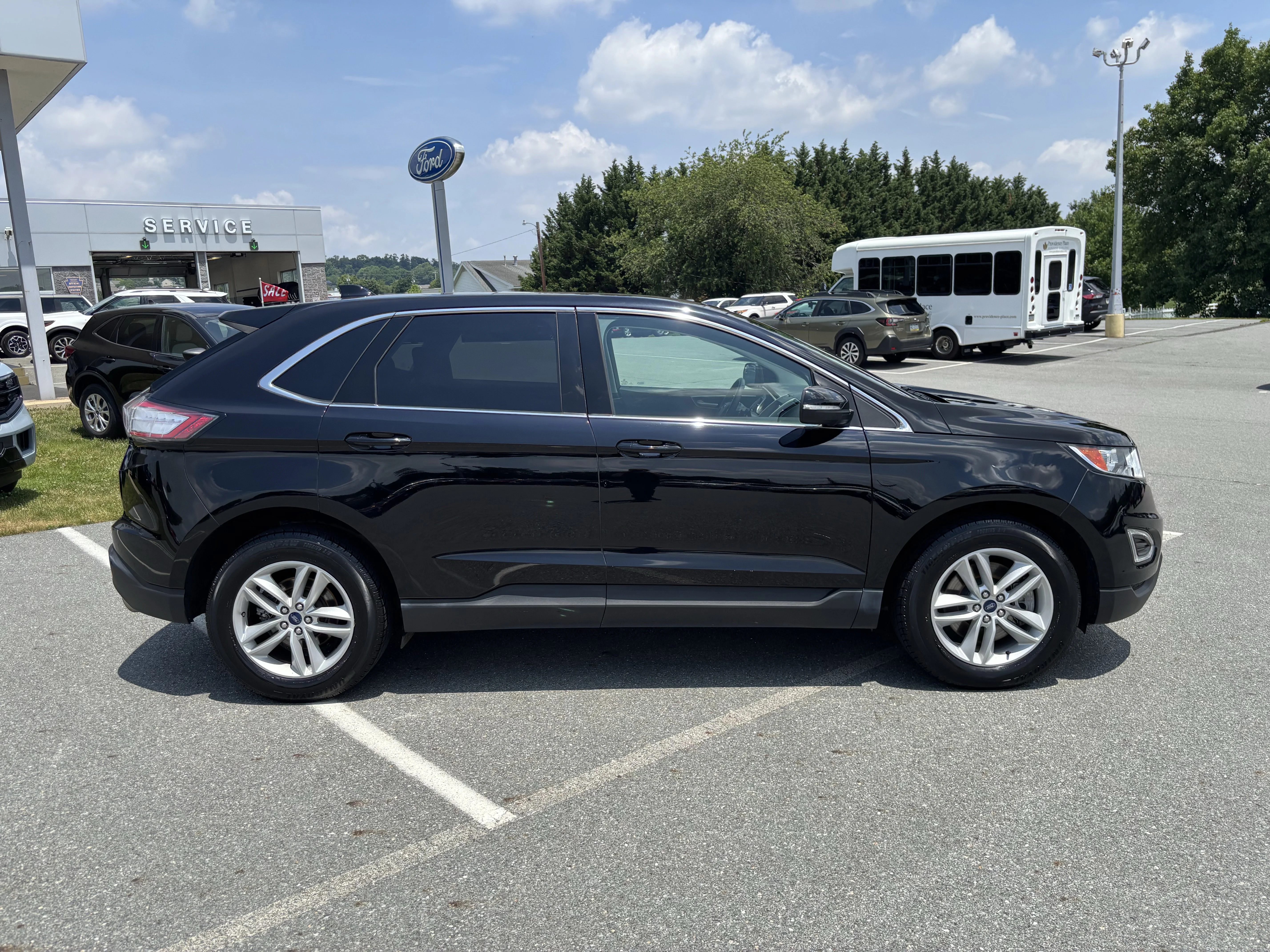 Used 2018 Shadow Black Ford SEL image 8
