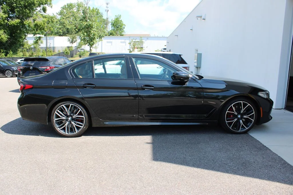 Used 2021 Black BMW 530i image 28