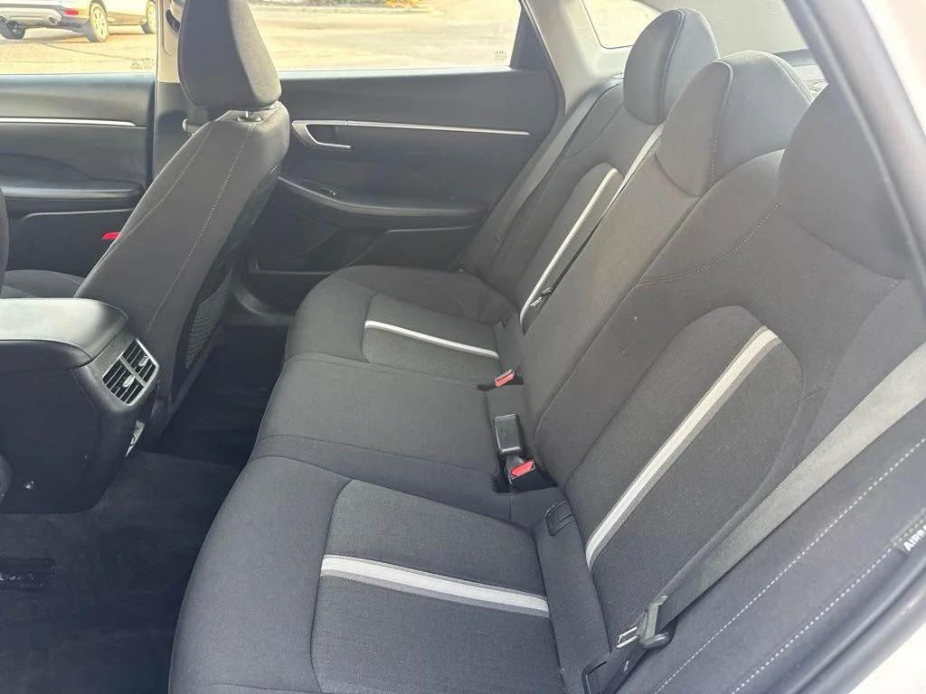 Used 2021 Hyper White Hyundai SEL image 18