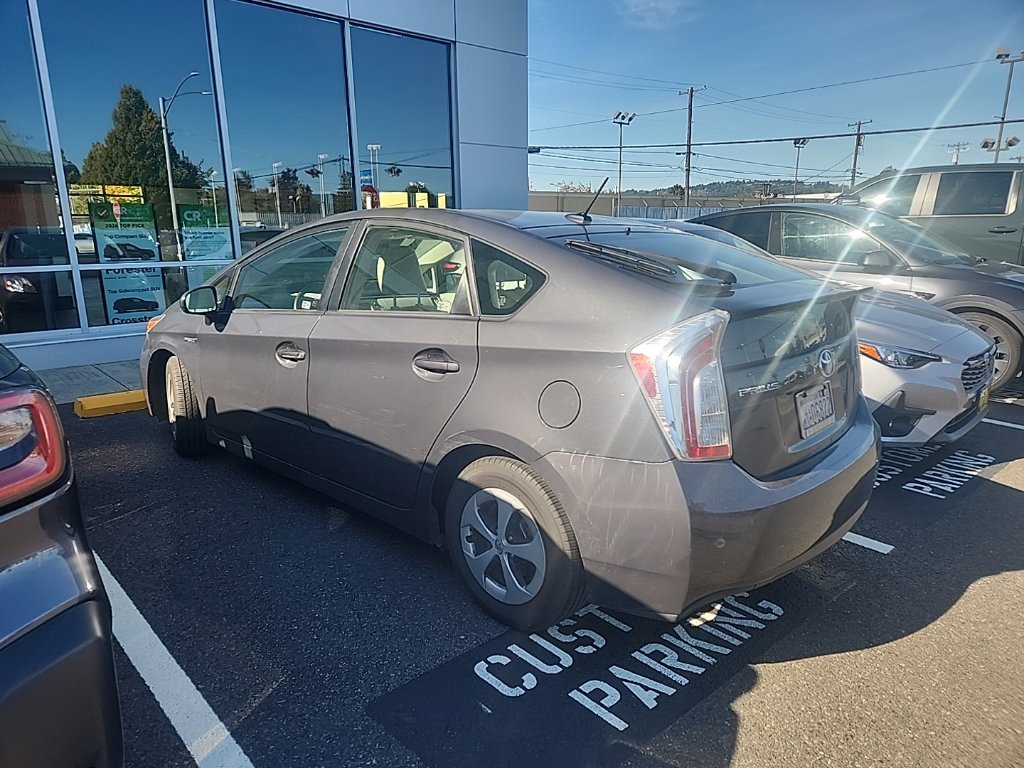 Used 2015 Gray Toyota Three image 3