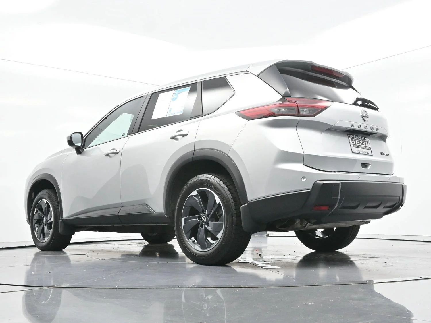 Used 2024 Silver Nissan SV image 46