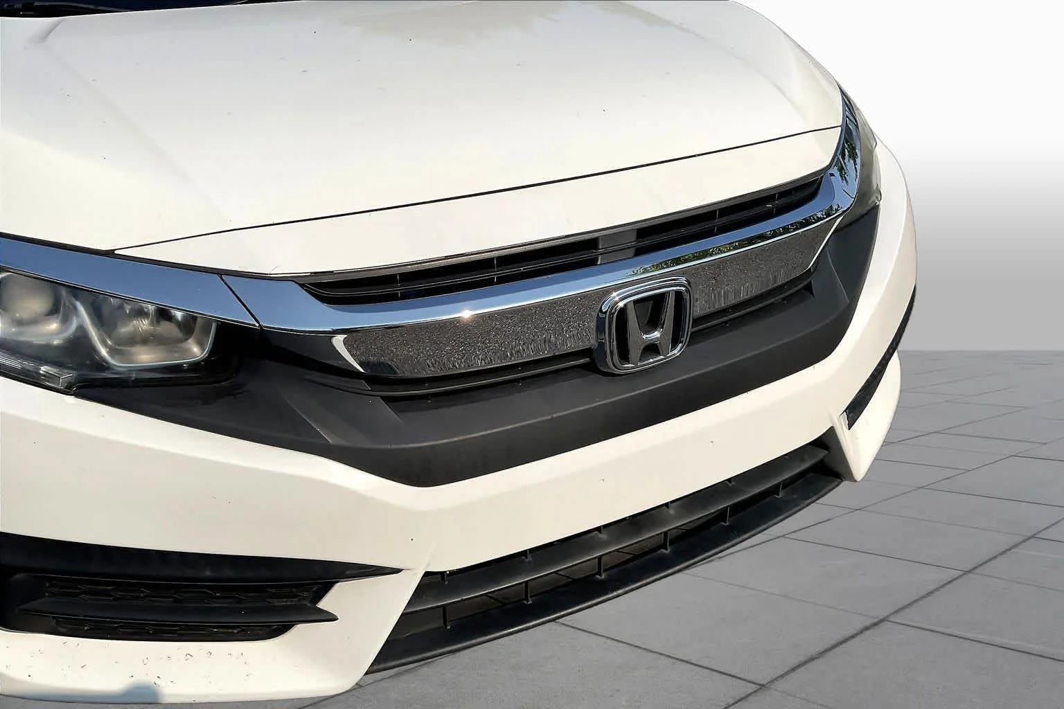 Used 2017 Taffeta White Honda LX image 29