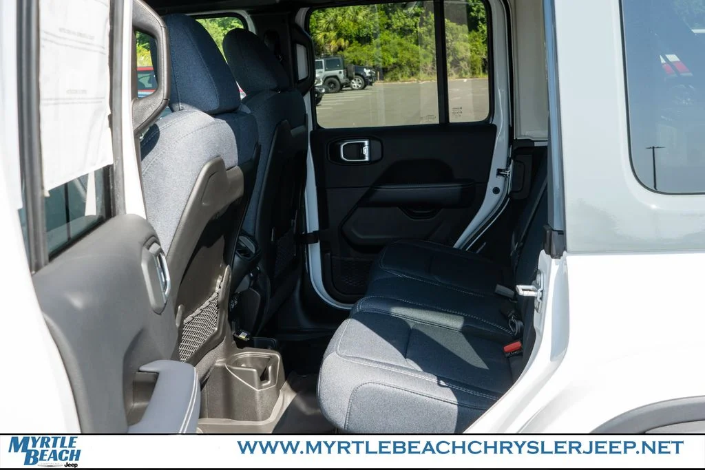 New 2026 Bright White Clear-Coat Exterior Paint Jeep Rubicon image 14