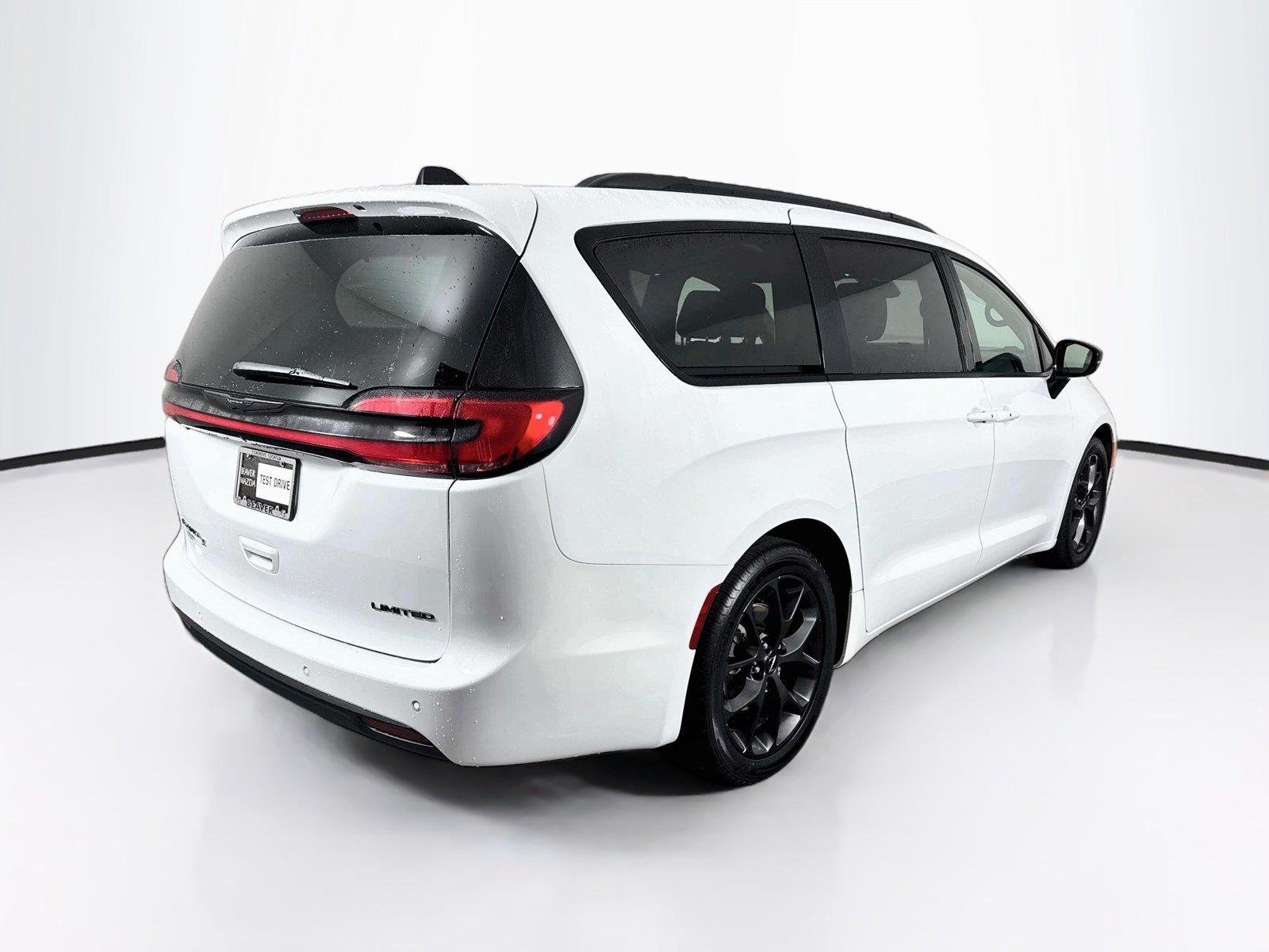 Used 2025 Bright White Clearcoat Chrysler Limited image 2