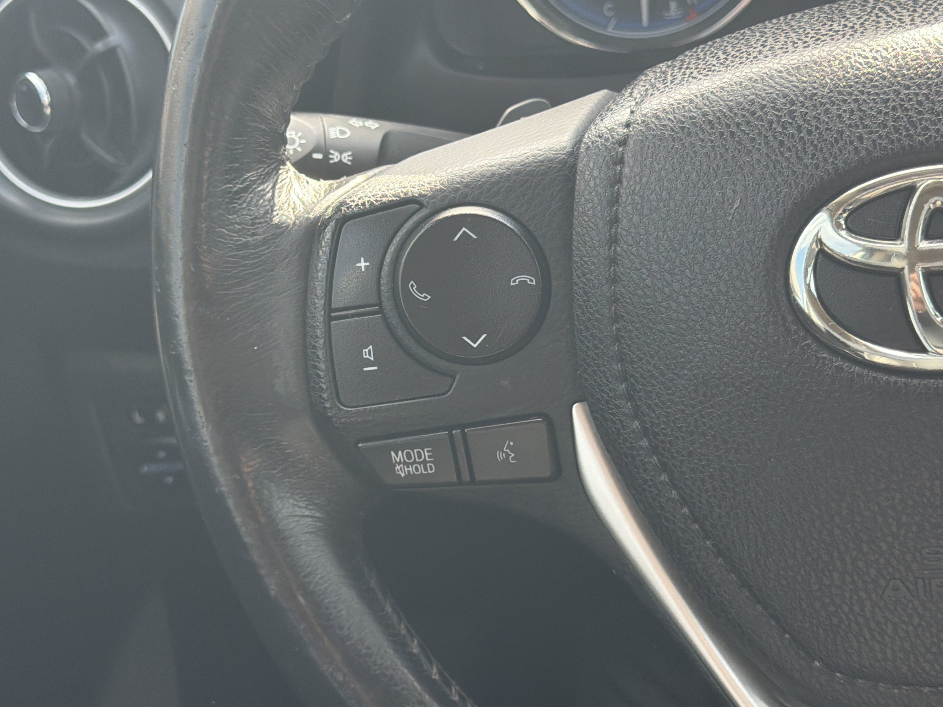 Used 2017 Silver Toyota SE image 19