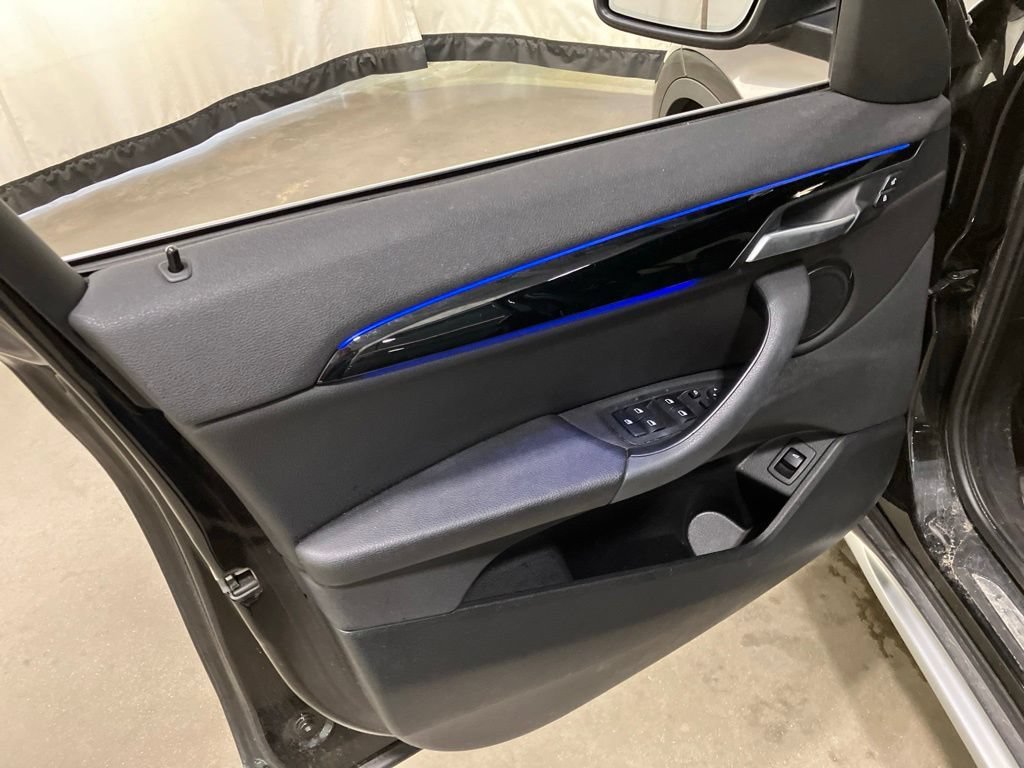 Used 2021 Black Sapphire Metallic BMW xDrive28i image 3