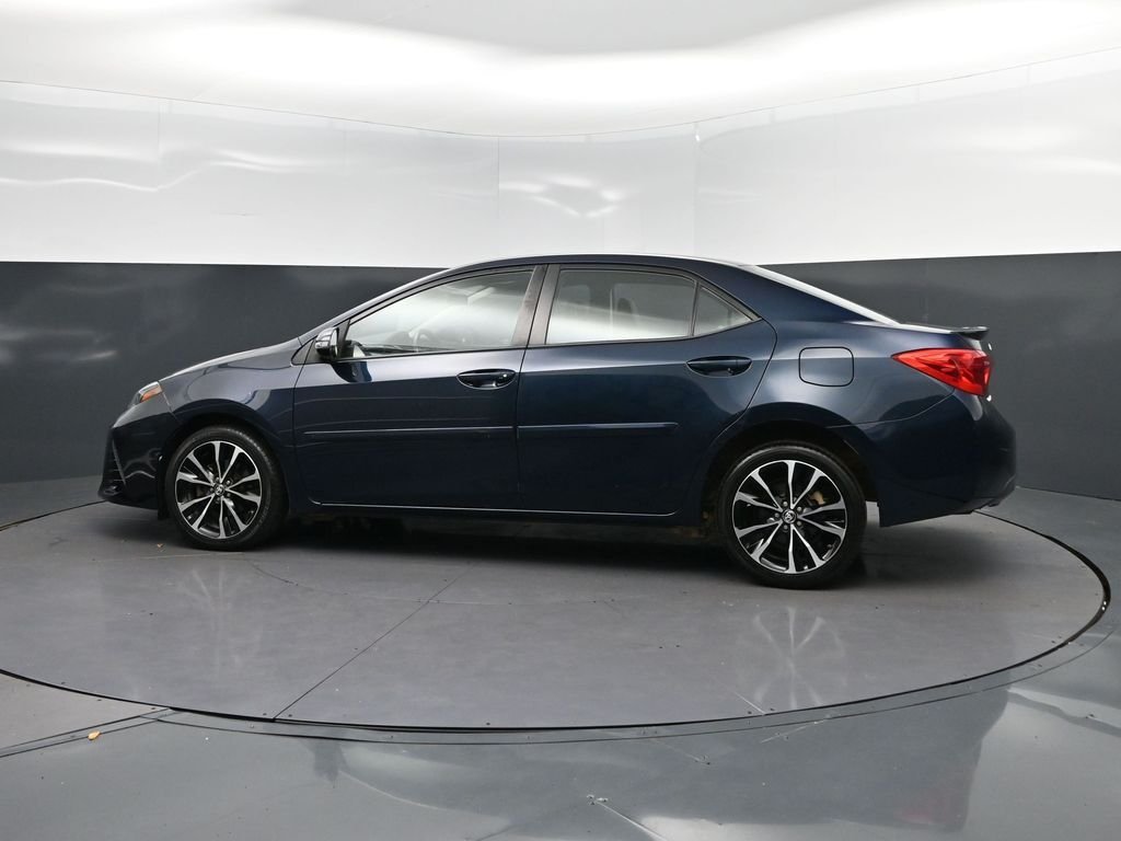 Used 2018 Blue Toyota SE image 4